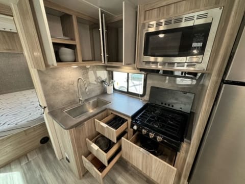 2021 Winnebago Minnie Winnie Bunkbeds Towable trailer in Lake Lewisville