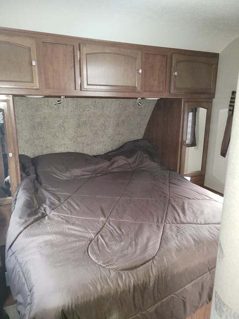 Pet friendly and fully stocked 2018 Coachmen Freedom express maple Towable trailer in High River