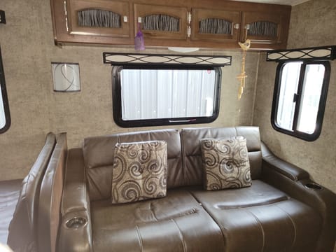Pet friendly and fully stocked 2018 Coachmen Freedom express maple Towable trailer in High River