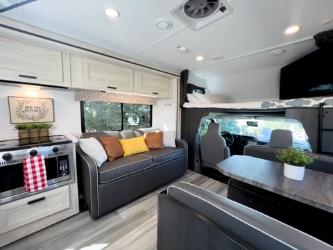 The ULTIMATE Fully Loaded Motorhome Drivable vehicle in Elk Grove