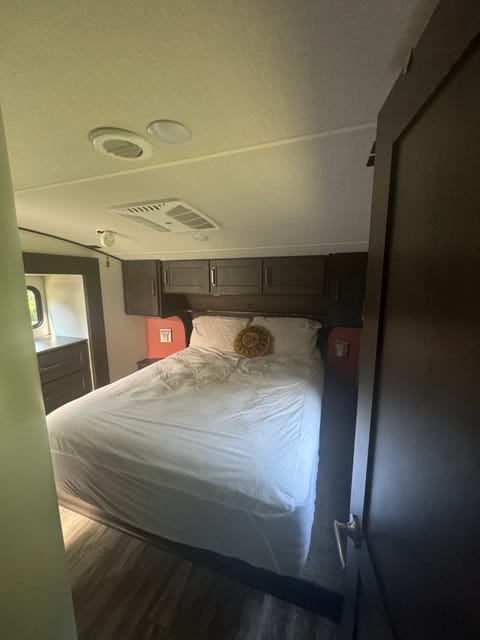 Upgraded glamping! Comfy beds. Turn key experience Towable trailer in Mint Hill