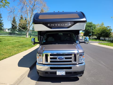 2021 Entegra Coach Esteem - Rusty's RV Adventure Drivable vehicle in Elk Grove