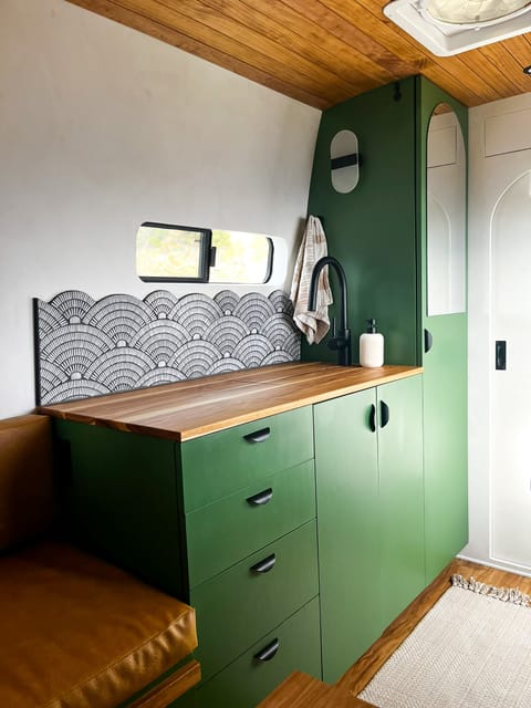 Clover - Off-grid luxury van with AC and massive battery bank Campervan in Beverly Hills