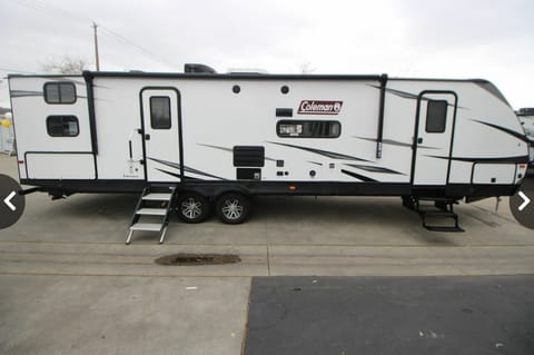 33 feet trailer with 2 entry ways