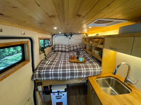 High Roof Campervan - 20' Length Campervan in Vancouver