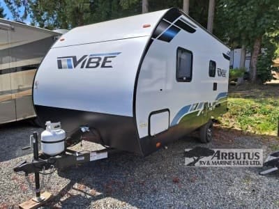 Photos from dealership . Trailer receiving its initial setup at dealership at this time, so we haven’t been able to take our own pics yet!