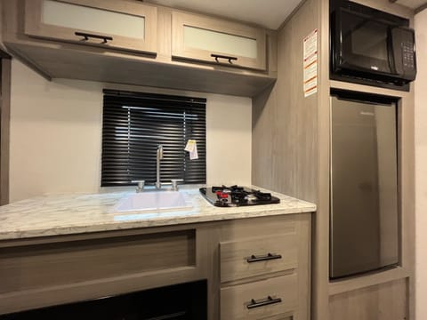 2024 Coleman Lantern LT 17 B with Bunk Beds! Rimorchio trainabile in Fallbrook