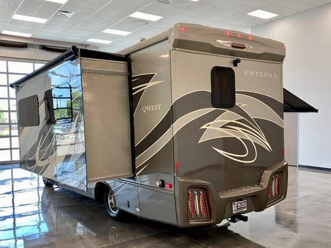 2020 Entegra Coach Qwest - Rusty's RV Adventure Veicolo da guidare in Elk Grove