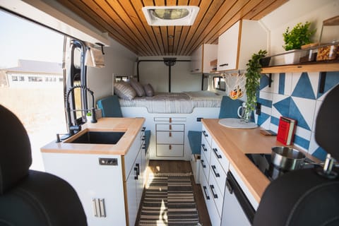 From cooking, to cleaning, to lounging, to sleeping - this van has it all! 

Get your Instagram ready to share some unforgettable photos along your trip. #Instagrammable