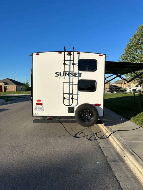 2022 Crossroads RV Sunset Trail Super Lite Towable trailer in Kyle