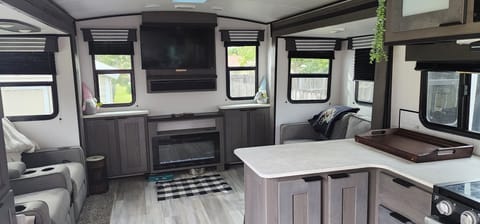 2021 Cruiser RV MPG Ultra Lite has large living room with fireplace. Towable trailer in Charlotte Park