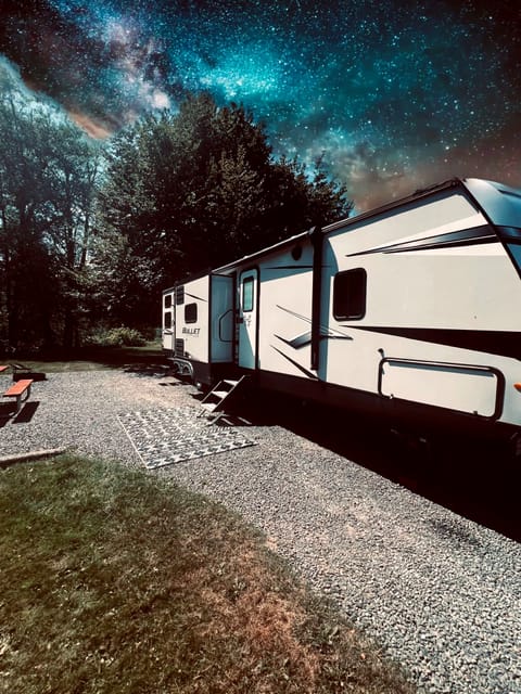 Luxury RV w/ Delivery & Full Setup | No Towing | 5-Star Superhost Towable trailer in Normandy Park