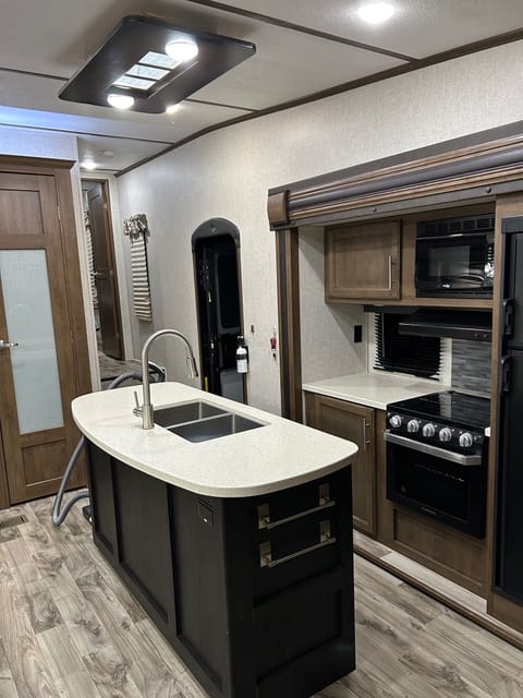2019 Keystone Fifth-Wheel - Bunk House + Modern Comfort! Towable trailer in Georgia