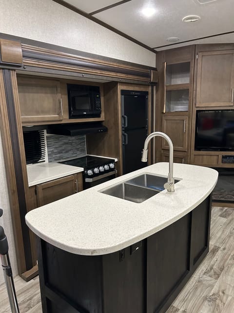 2019 Keystone Fifth-Wheel - Bunk House + Modern Comfort! Towable trailer in Georgia