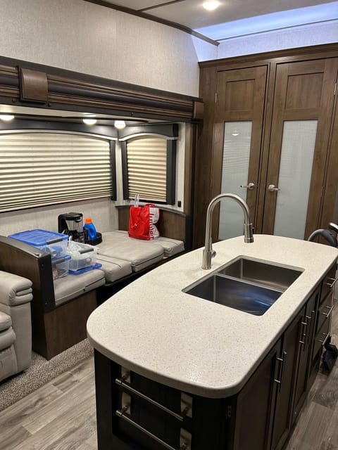 2019 Keystone Fifth-Wheel - Bunk House + Modern Comfort! Towable trailer in Georgia