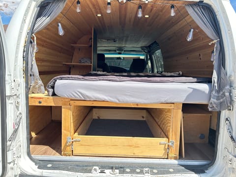 Alaskan Adventure Camper Van - Airport Pickup/Drop-off Campervan in Spenard
