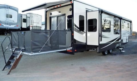 2018 K-Z Manufacturing Durango Towable trailer in Corona
