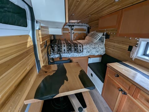 "Jean-Claude" the Custom Built Adventure Van - 2019 Dodge Promaster Cámper in Port Moody