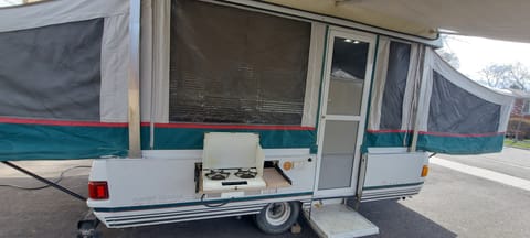 Sunny Days Coleman Americana Sequoia Camper Towable trailer in Oakville