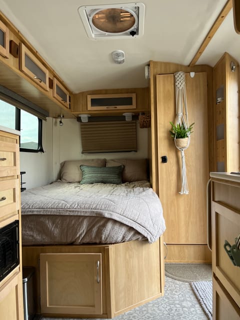 Rent a 2022 21C Escape Trailer, for your next glamping adventure Towable trailer in North Vancouver