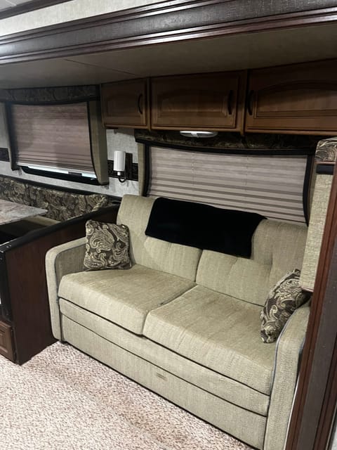 2013 Keystone RV Outback Toy Hauler. Well maintined and ready for the road. Ziehbarer Anhänger in Alvin