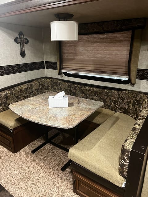 2013 Keystone RV Outback Toy Hauler. Well maintined and ready for the road. Towable trailer in Alvin