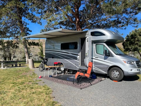 Enjoy the BeeHive: comfort on the road in a 2021 Winnebago View Véhicule routier in Lake Stevens