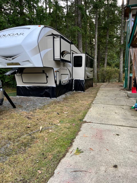 2018 Keystone RV Cougar Towable trailer in Nanaimo