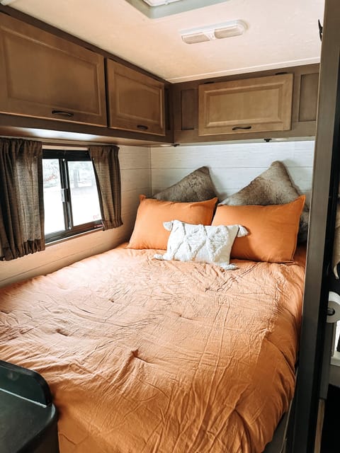 New listing!! Fully furnished 2019 Thor Majestic Drivable vehicle in Layton