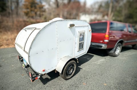 Adorable and Lightweight Teardrop Camper! Towable trailer in Bayport