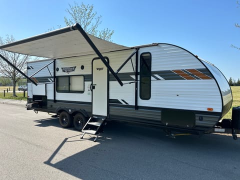 Willy Wildwood! Modern Camper w/bunkhouse! Towable trailer in Cedar Bluff