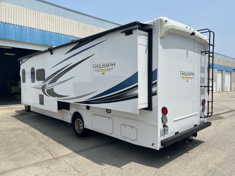 2023 Nexus RV Triumph 30T Drivable vehicle in Bellaire