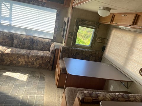 Cozy Komfort Towable trailer in Surrey