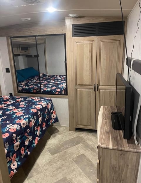 2021 Solaire 36 - Rate includes Del, Ins & Fees* Towable trailer in New Braunfels