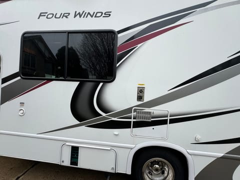 John's 2021 Thor Four Winds Drivable vehicle in Auburn Hills