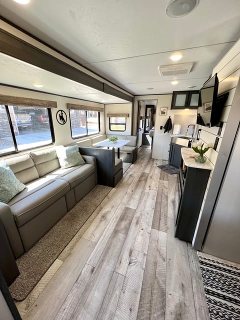 2022 Aspen Trail Travel Trailer - 34 ft. Rimorchio trainabile in Casper