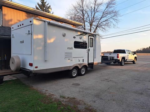 Front deck toy hauler adventure Towable trailer in Oakville