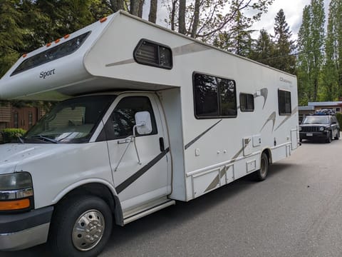Four Winds Chateau Sport Drivable vehicle in Surrey