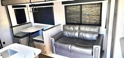 2021 MALLARD 32 - Rate includes DEL & INS* Towable trailer in New Braunfels