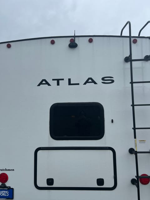 2023 Dutchmen Atlas 2942BHF Towable trailer in Morristown
