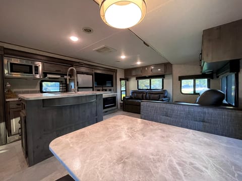 1/2 Ton Towable 2020 Coachmen Apex Towable trailer in Bentonville