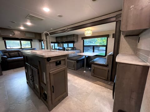 1/2 Ton Towable 2020 Coachmen Apex Towable trailer in Bentonville