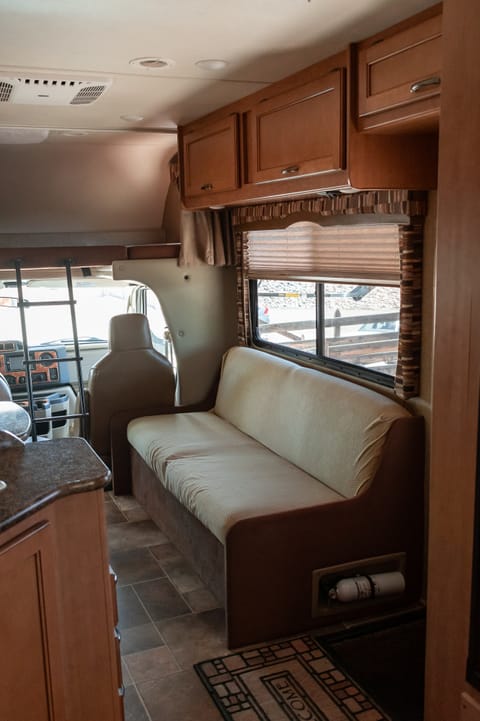 2016 Coachmen- Your Home Away From Home- Sleeps 6 Drivable vehicle in Canon City