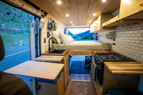 High Roof RAM ProMaster 2500 159 Wheelbase Adventure Ready Van Veículo dirigível in Lander