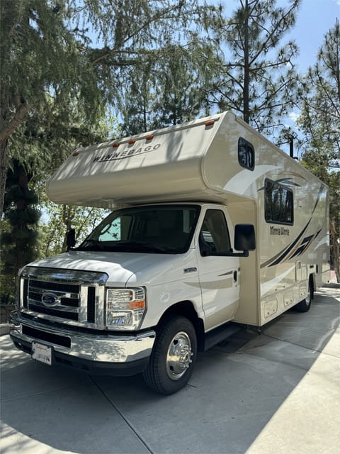 2018 Winnebago Minnie Winnie 25B Drivable vehicle in Pasadena