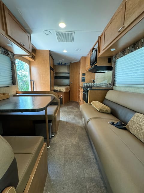 2018 Winnebago Minnie Winnie 25B Drivable vehicle in Pasadena