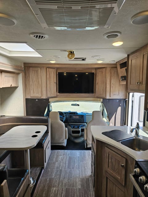 Comfortable Couples Class C Motorhome Drivable vehicle in Springfield