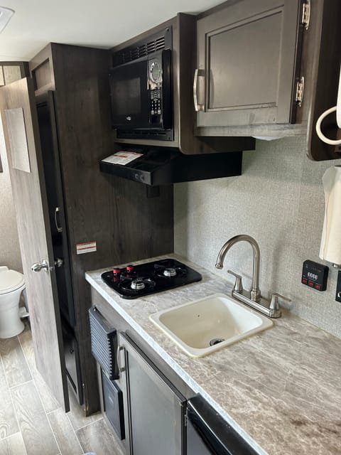 2021 Jayco Jay Flight SLX Towable trailer in Waterford Township