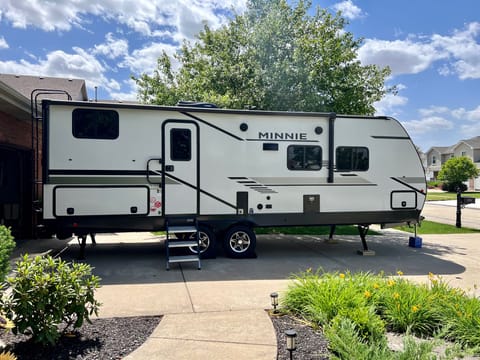 2022 Winnebago Minnie 2301BHS Towable trailer in Joliet