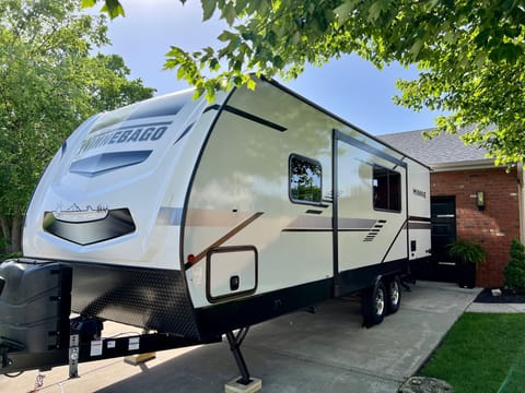 2022 Winnebago Minnie 2301BHS Towable trailer in Joliet